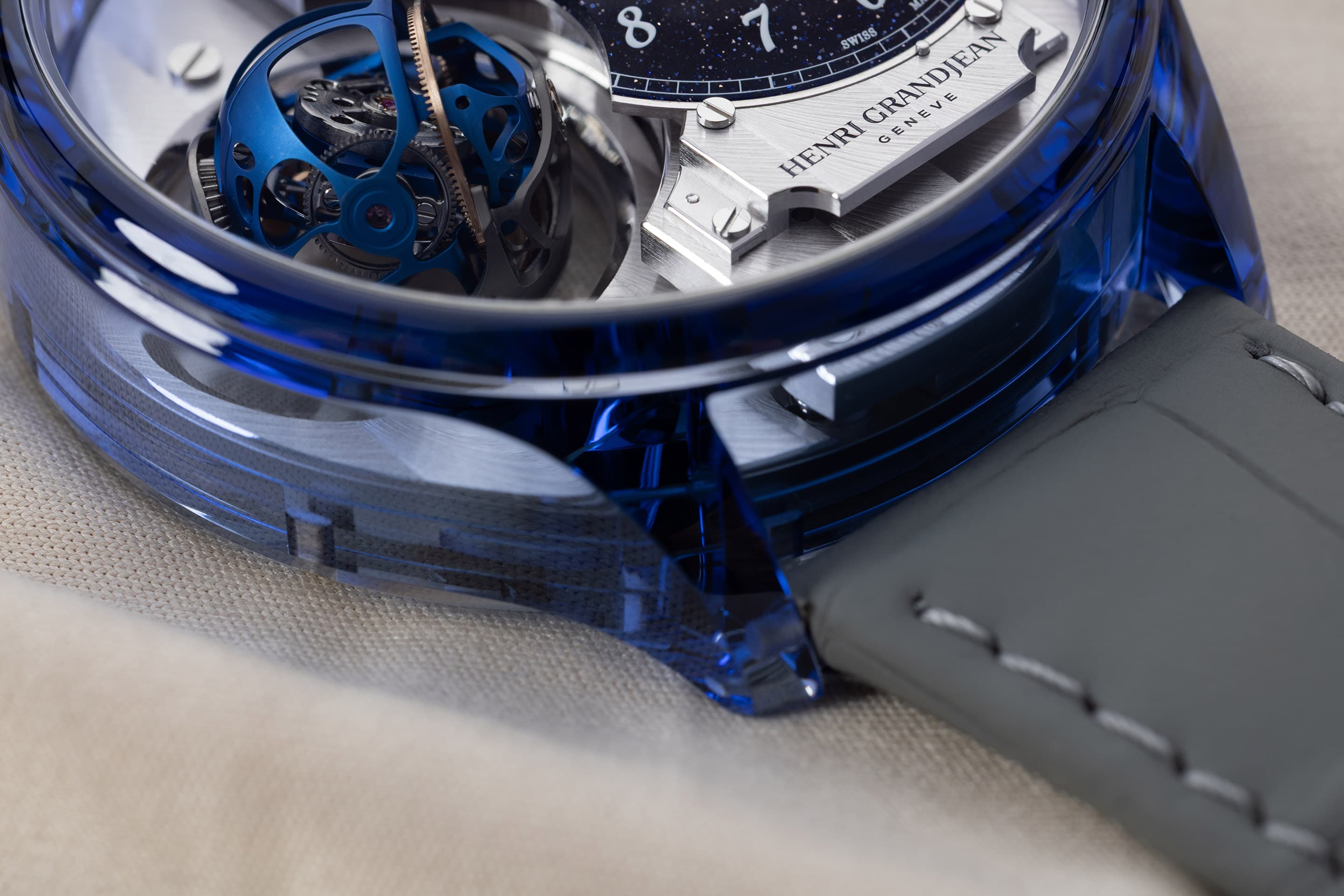 Blue sapphire case detail