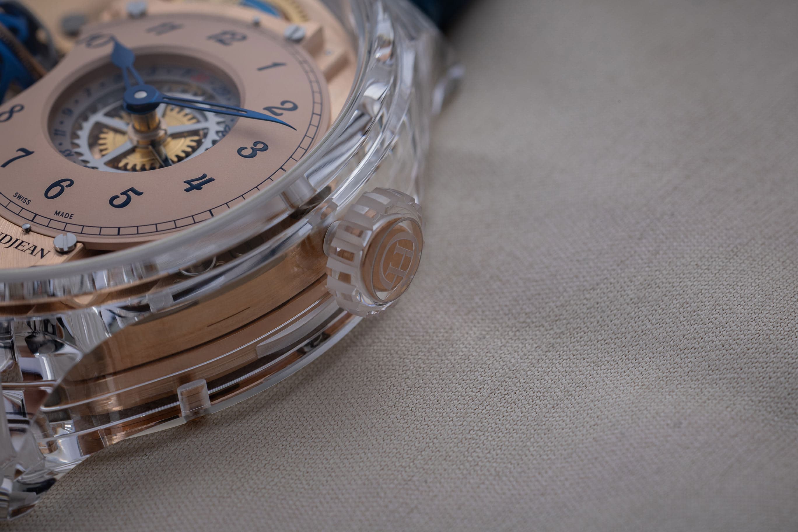 White sapphire case detail