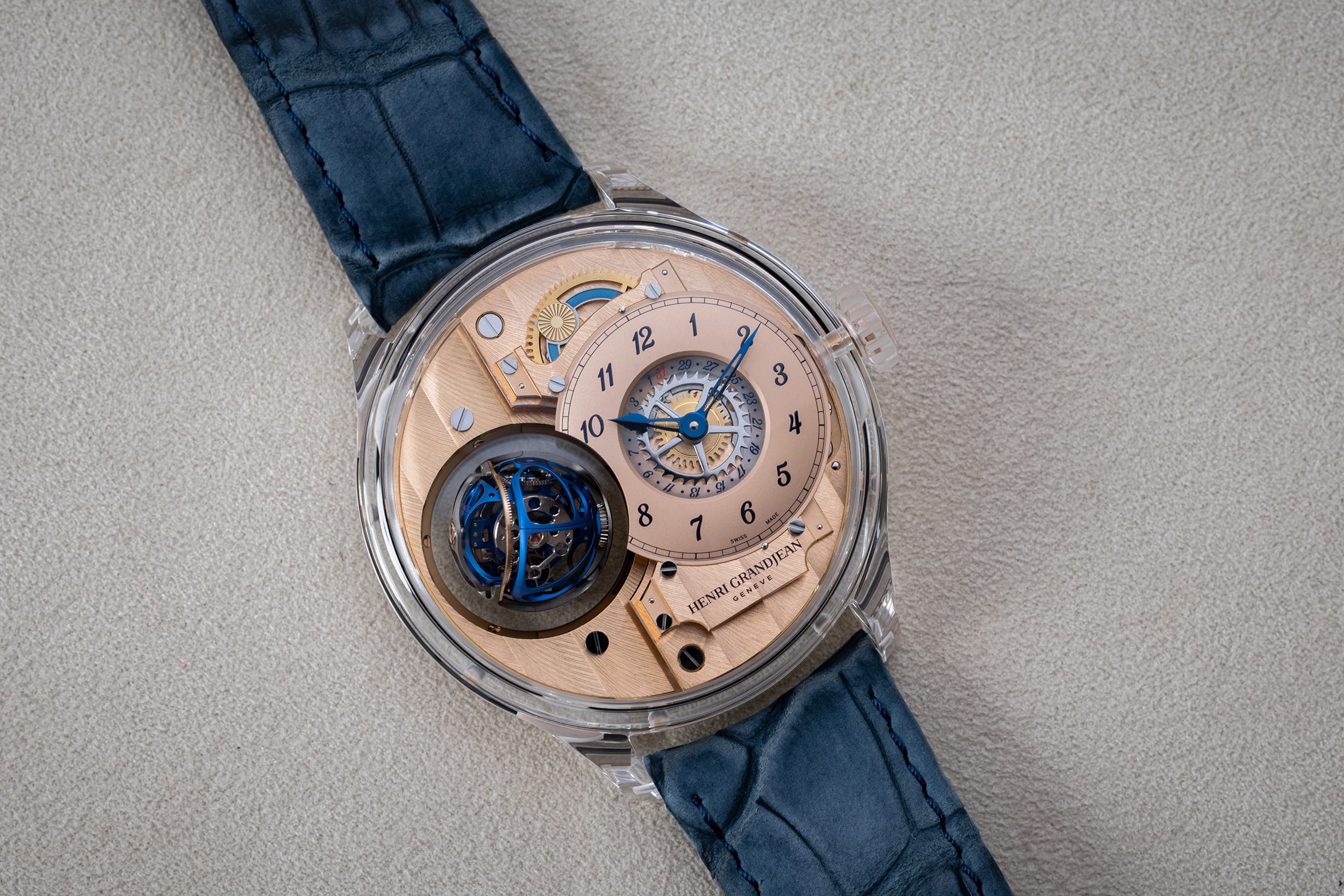 Rose gold hands and dial detail