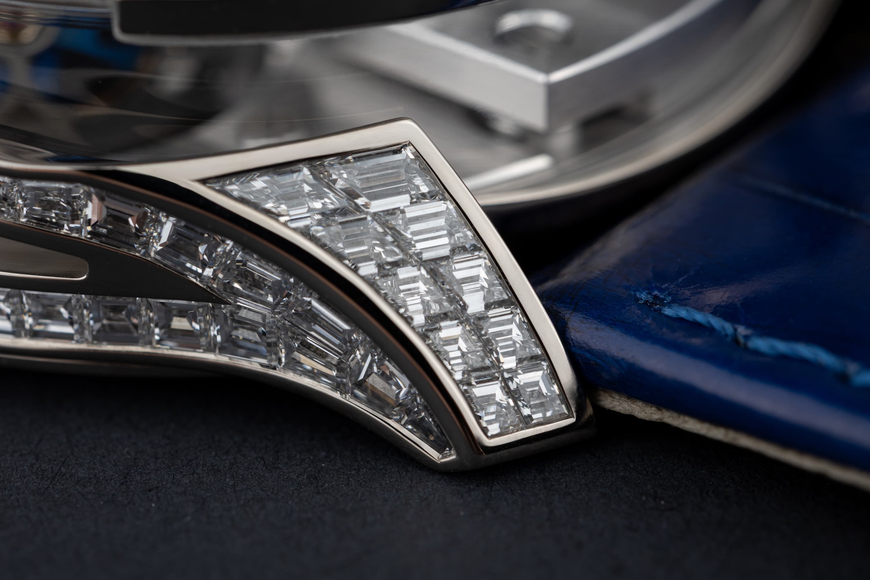 Diamond-set white gold case