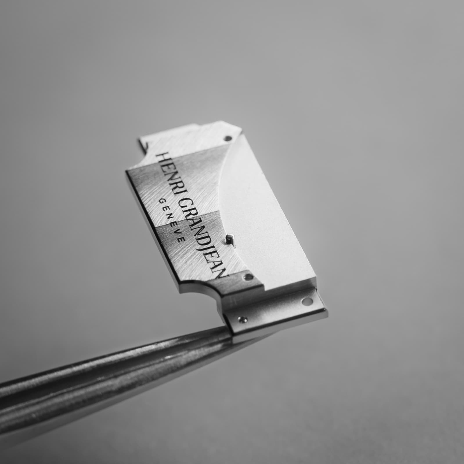 Henri Grandjean Magician collection side profile