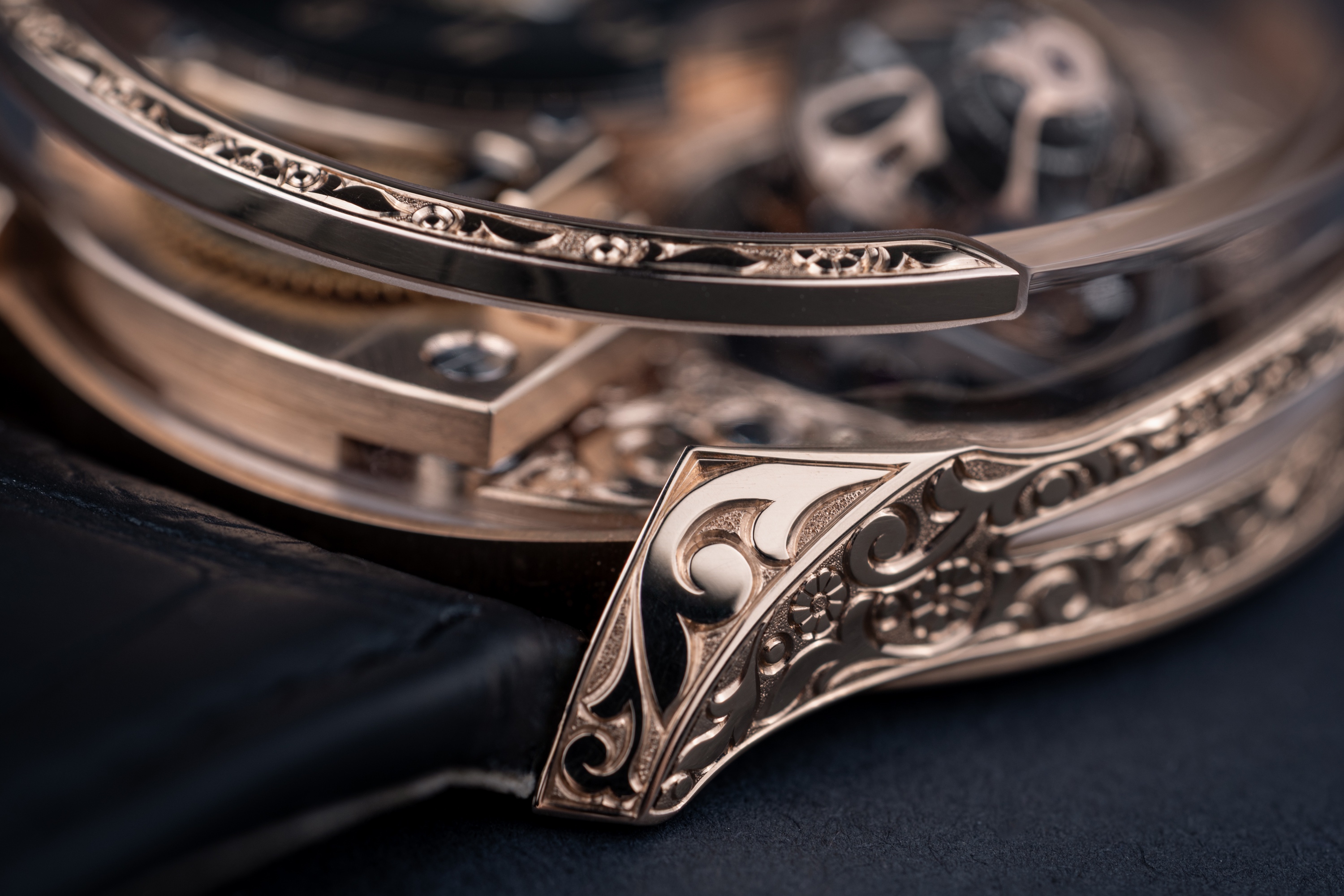 Hand-engraved lugs profile view