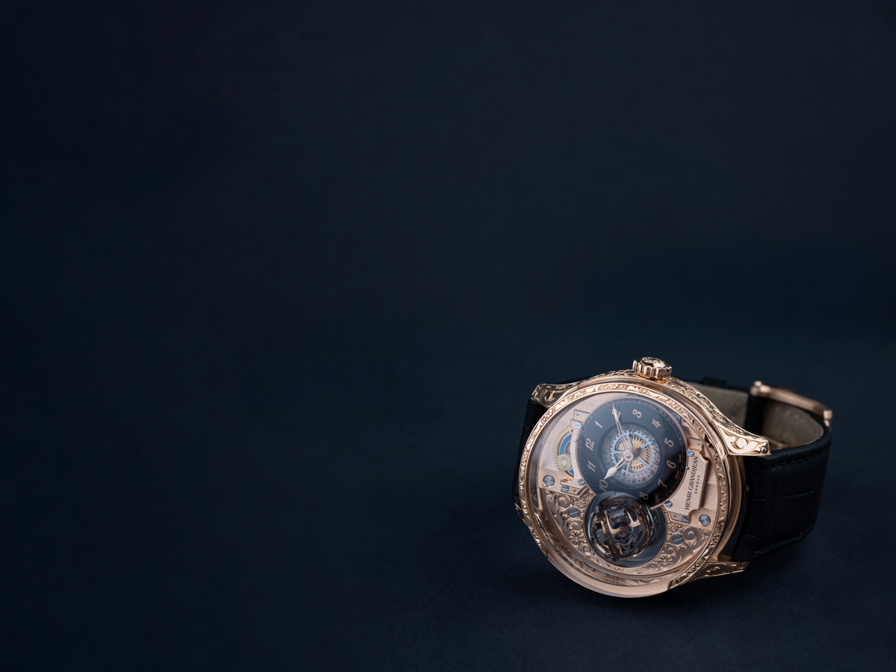 Three-quarter view showing case and dial