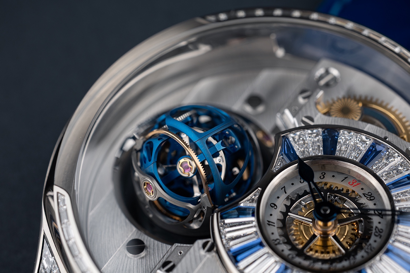 White gold crown detail