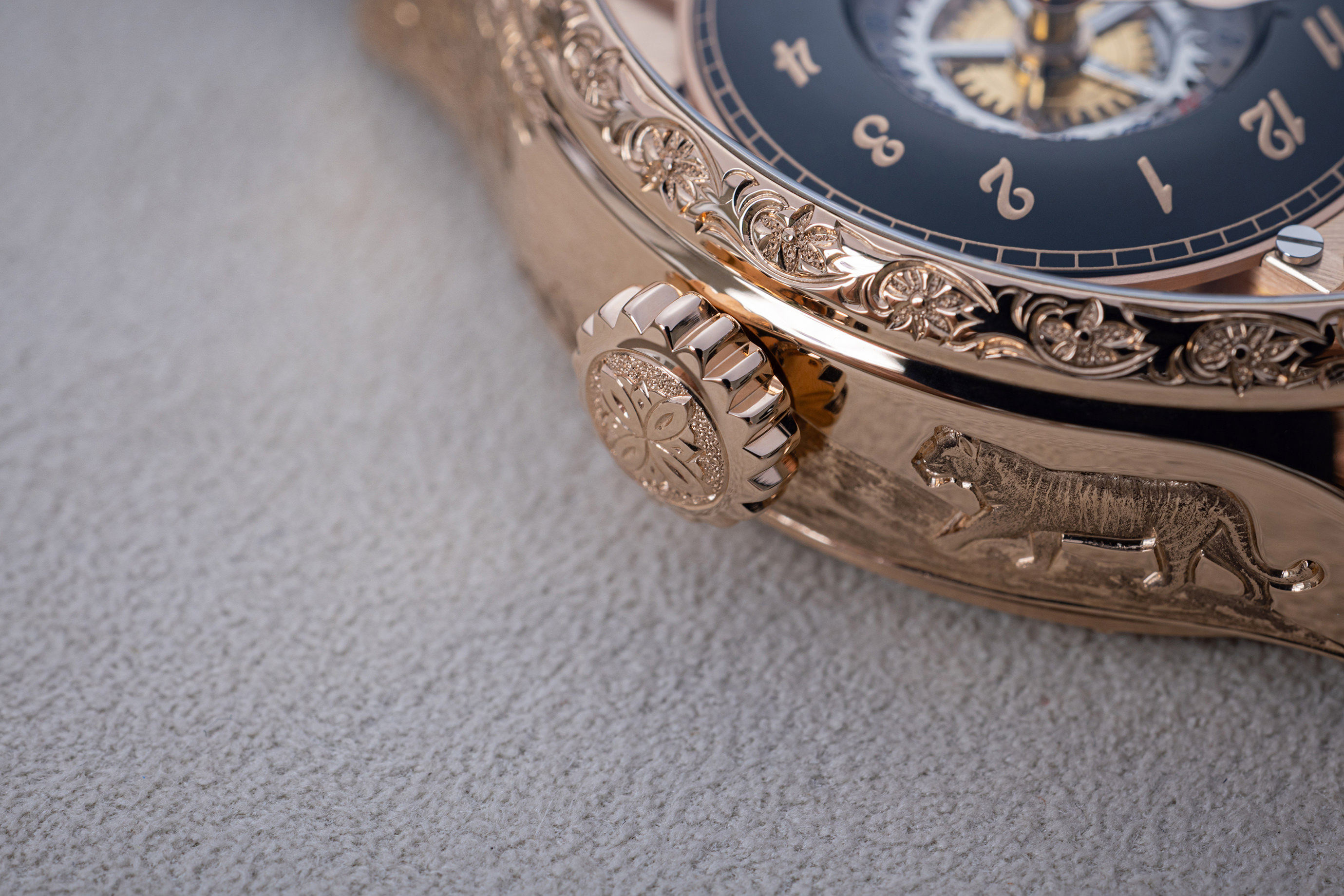 Hand-engraved crown with Bengal tiger