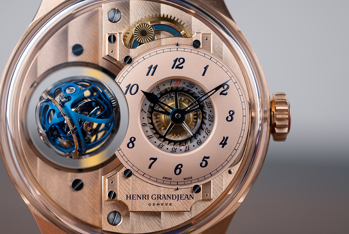 Hand-wound calibre detail